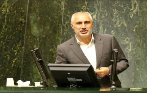 واردات ۶ میلیارد دلاری بنزین باعث کم شدن پول نان، دارو و بنیه دفاعی می‌شود