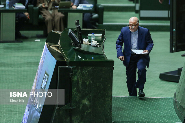 زنگنه: وزارت نفت از هر پیشنهادی برای فروش نفت استقبال میکند زنگنه: وزارت نفت از هر پیشنهادی برای فروش نفت استقبال میکند