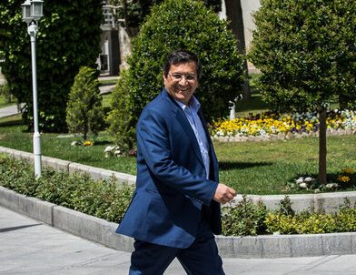 همتی عازم عراق شد/ احتمال آزادسازی منابع ارزی همتی عازم عراق شد/ احتمال آزادسازی منابع ارزی