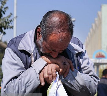 یک نفر خط “فقر” را جابجا کند