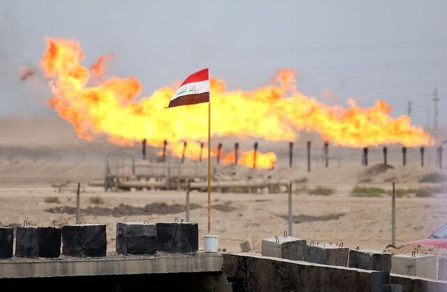 آتش سوزی در پالایشگاه نفت شمال عراق در اثر اصابت موشک/ داعش برعهده گرفت