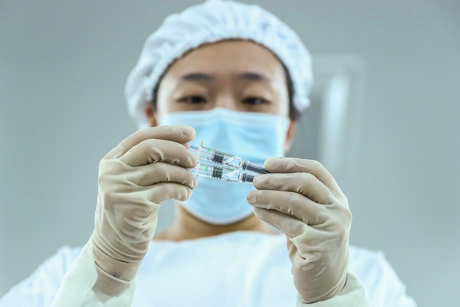 چین واکسن ساخت داخل سینوفارم را تایید کرد