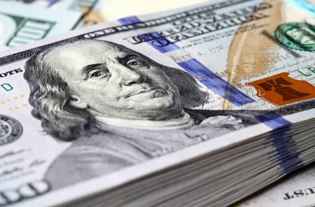 دلار در معاملات جهانی بالا رفت دلار در معاملات جهانی بالا رفت