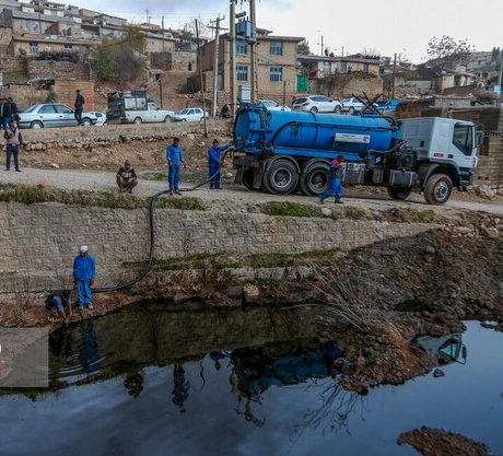 آلودگی نفتی سرخون وارد خاک و منابع آبی شد آلودگی نفتی سرخون وارد خاک و منابع آبی شد