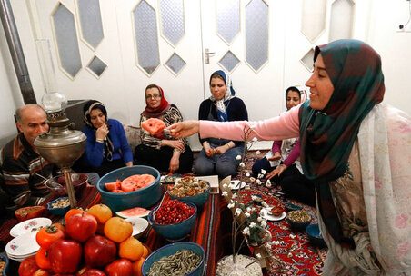 ۵ دقیقه حرف زدن در “شبِ یلدا”، کار دستتان میدهد ۵ دقیقه حرف زدن در “شبِ یلدا”، کار دستتان میدهد
