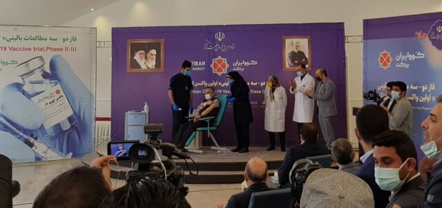فاز ۲و۳ تزریق واکسن کووایران برکت آغاز شد/دو استاد دانشگاه، داوطلب نخست تزریق واکسن فاز ۲و۳ تزریق واکسن کووایران برکت آغاز شد/دو استاد دانشگاه، داوطلب نخست تزریق واکسن