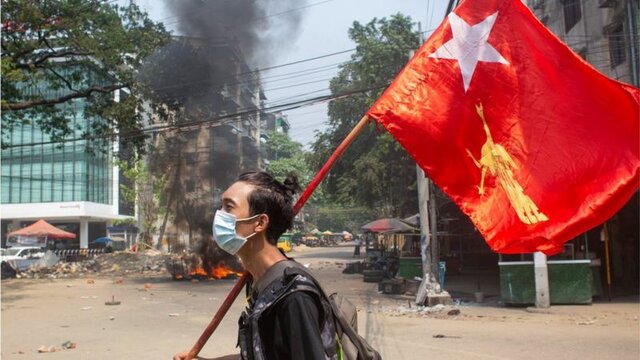 کشته‌های اعتراضات میانمار از ۵۰۰ تن گذشت/ اجرای “اعتصاب زباله‌ای” از سوی معترضان
