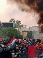 تظاهرکنندگان عراقی مقر حزب “الدعوه” را آتش زدند
