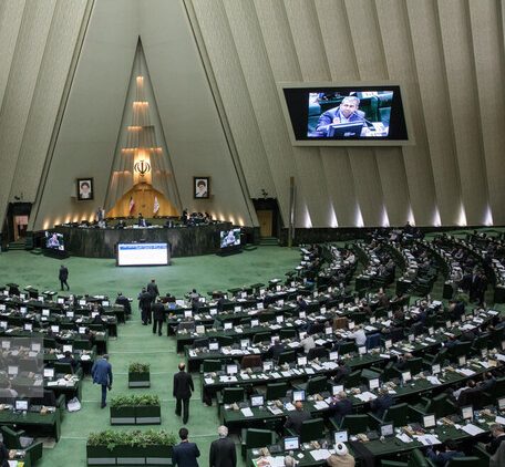 مجلس از پاسخ وزیر راه قانع شد مجلس از پاسخ وزیر راه قانع شد