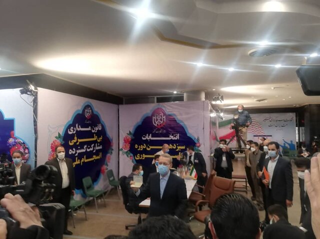 علی لاریجانی در انتخابات ریاست جمهوری ثبت نام کرد علی لاریجانی در انتخابات ریاست جمهوری ثبت نام کرد