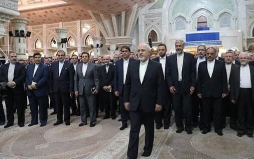 تجدید بیعت ظریف و مدیران وزارت خارجه با آرمانهای امام «ره» تجدید بیعت ظریف و مدیران وزارت خارجه با آرمانهای امام «ره»