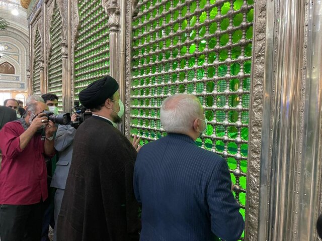 تجدید بیعت ظریف و مدیران وزارت خارجه با آرمانهای امام خمینی (ره) تجدید بیعت ظریف و مدیران وزارت خارجه با آرمانهای امام خمینی (ره)