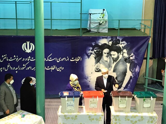 محمدرضا عارف در انتخابات شرکت کرد محمدرضا عارف در انتخابات شرکت کرد