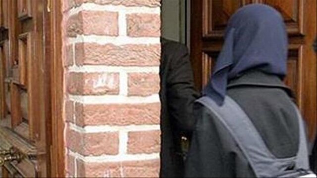 شرکتهای اتحادیه اروپا میتوانند کارمندان را از داشتن حجاب منع کنند شرکتهای اتحادیه اروپا میتوانند کارمندان را از داشتن حجاب منع کنند