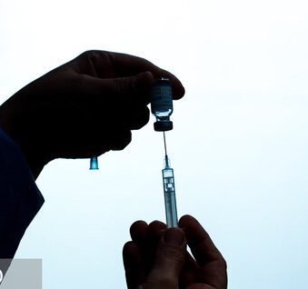 ادامه واردات واکسن کرونا توسط هلالاحمر/هفتمین محموله تحویل وزارت بهداشت شد ادامه واردات واکسن کرونا توسط هلالاحمر/هفتمین محموله تحویل وزارت بهداشت شد