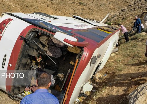 پلیس دیدگاه «خودش» را درباره حادثه اتوبوس خبرنگاران اعلام کرده، نظر نهایی را «قاضی» میدهد پلیس دیدگاه «خودش» را درباره حادثه اتوبوس خبرنگاران اعلام کرده، نظر نهایی را «قاضی» میدهد
