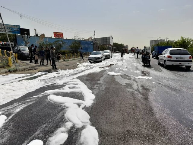 نشت بنزین در یکی از جایگاه های سوخت غرب تهران نشت بنزین در یکی از جایگاه های سوخت غرب تهران