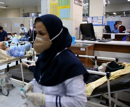 بستریهای کرونایی در تهران به ۱۰۰۰۰ رسید/بیمارستانهای ارتش و تامین اجتماعی پای کار میآیند بستریهای کرونایی در تهران به ۱۰۰۰۰ رسید/بیمارستانهای ارتش و تامین اجتماعی پای کار میآیند