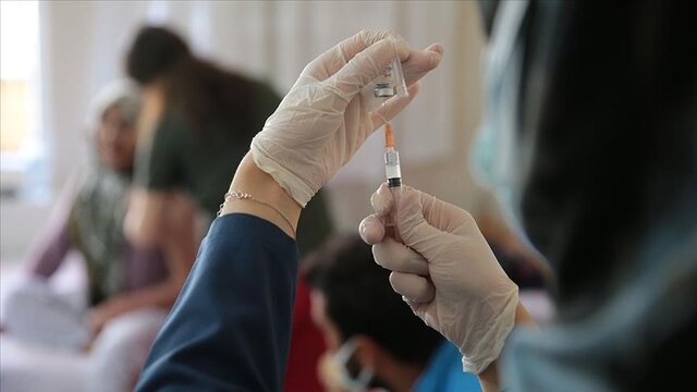 آغاز واکسیناسیون دانشگاه تهرانی ها/دانشجویان کارشناسی تا پایان آذر واکسن می‌زنند
