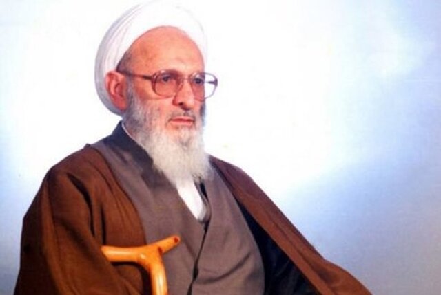 رهبر انقلاب بر پیکر پاک علامه “حسنزاده آملی” نماز میخوانند رهبر انقلاب بر پیکر پاک علامه “حسنزاده آملی” نماز میخوانند