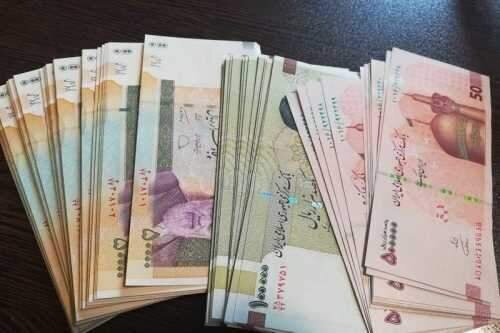 حقوق کارمندان و بازنشستگان در سال آینده باید حداقل ۲۰ درصد افزایش یابد حقوق کارمندان و بازنشستگان در سال آینده باید حداقل ۲۰ درصد افزایش یابد