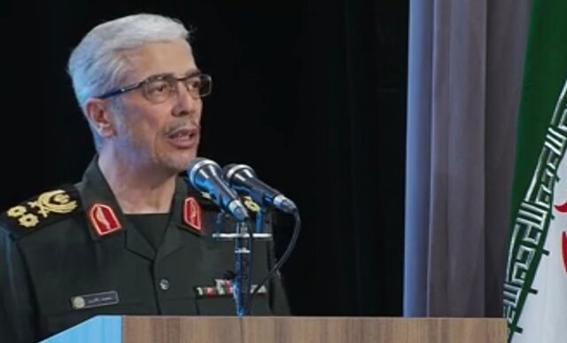 سرلشکر باقری : ثانیه ای از توسعه توانمندی های دفاعی کشور غفلت نکردیم سرلشکر باقری : ثانیه ای از توسعه توانمندی های دفاعی کشور غفلت نکردیم
