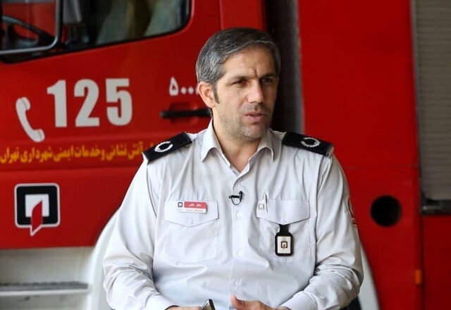 نجات ١٨ نفر از داخل قطار کرج-تهران نجات ١٨ نفر از داخل قطار کرج-تهران