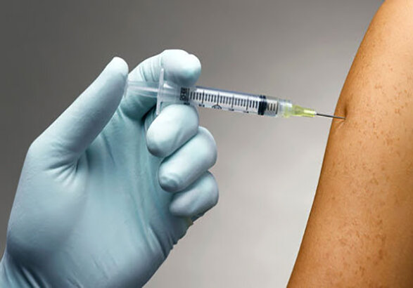 ممنوعیت تزریق واکسن کرونا برای مادران باردار زیر ۱۸ سال