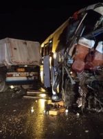 ۸ کشته و ۱۱ مجروح در برخورد تریلر با اتوبوس در محور کاشان – اصفهان
