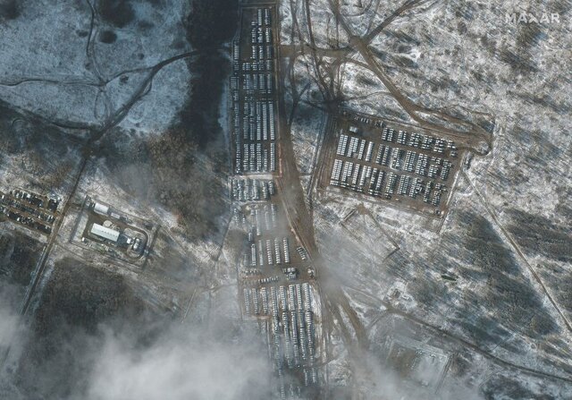 تصاویر ماهواره‌ای جدید از ادامه حضور پرتعداد نظامیان روس در مرز اوکراین