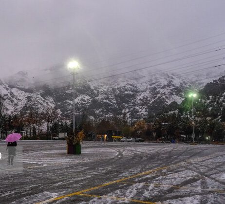 تداوم بارش باران و برف در تهران/ وزش باد شدید