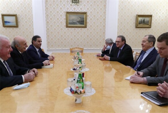 لاوروف در دیدار با جنبلاط از نگرانی مسکو درباره لبنان گفت
