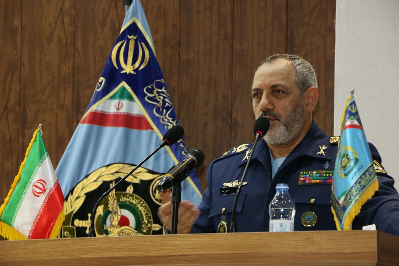 بازدید جانشین ستاد کل نیروهای مسلح از جزایر نازعات خلیج فارس بازدید جانشین ستاد کل نیروهای مسلح از جزایر نازعات خلیج فارس