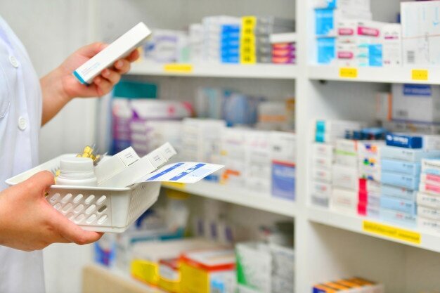 قیمت دارو با دستور پایین نمیآید قیمت دارو با دستور پایین نمیآید