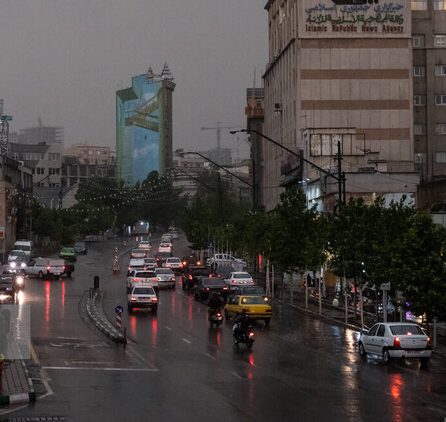 رگبار و رعد و برق در بیشتر نقاط کشور رگبار و رعد و برق در بیشتر نقاط کشور