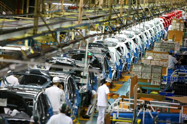 صنعت خودروسازی نباید دست دولت باشد