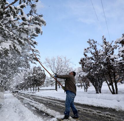 بارش باران و برف در ۱۰ استان/ کولاک برف در جاده‌های کوهستانی