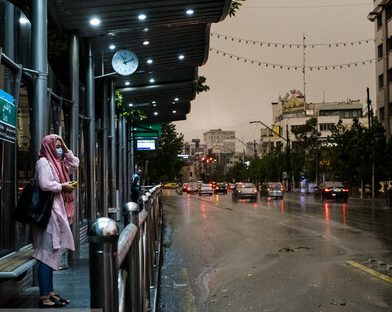 رگبار باران و وزش باد شدید در تهران رگبار باران و وزش باد شدید در تهران