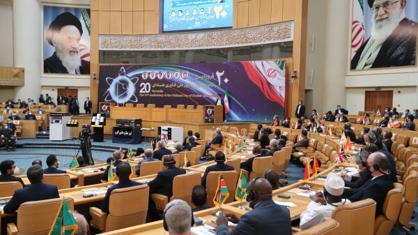 در مذاکرات هستهای حتی یک گام عقبنشینی نخواهیم کرد در مذاکرات هستهای حتی یک گام عقبنشینی نخواهیم کرد