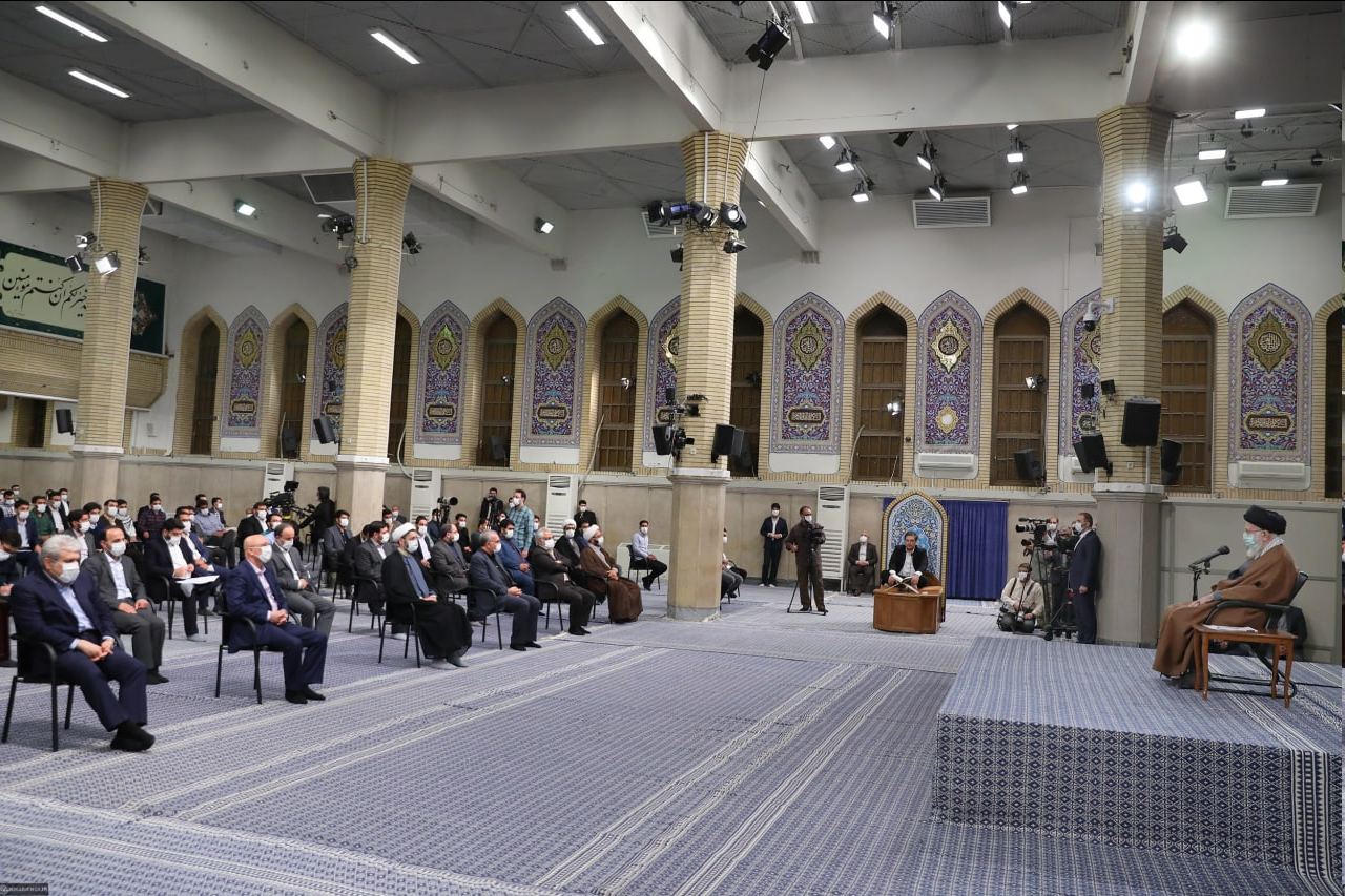 جمعی از دانشجویان با رهبر انقلاب دیدار کردند