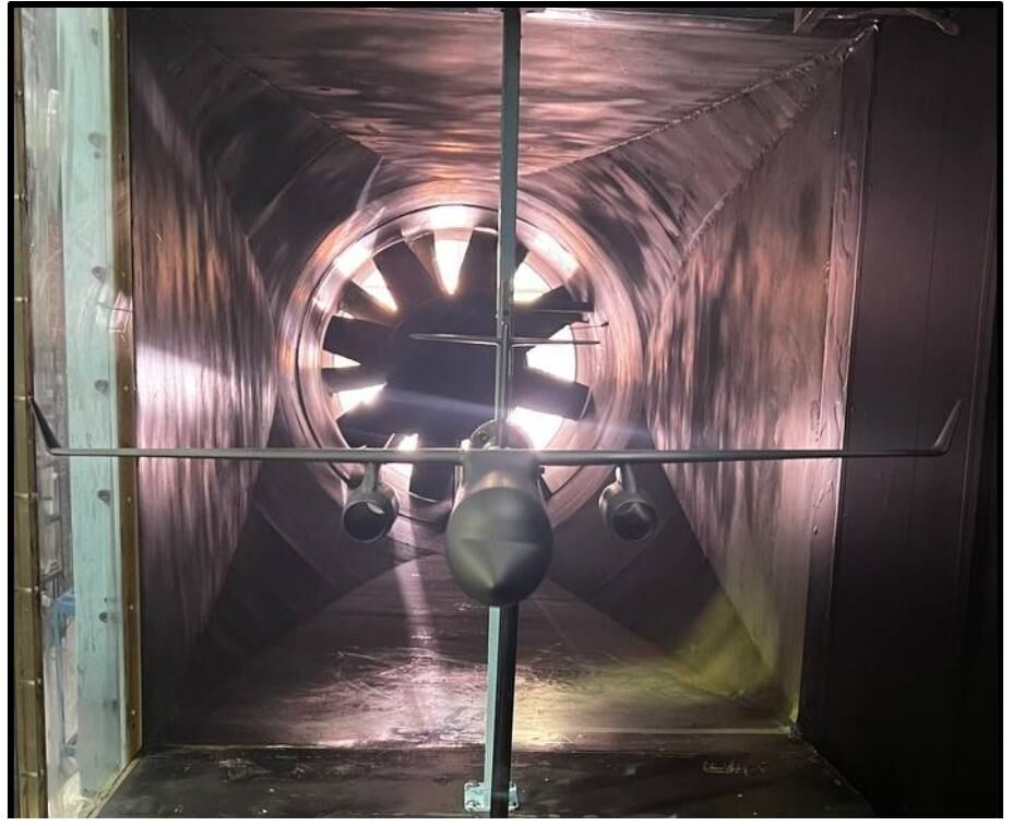 آغاز آزمایش مدل تونل باد هواپیمای جت ۷۲ نفره در دانشگاه امیرکبیر