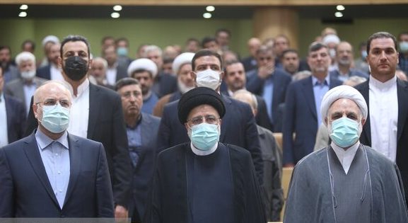 وظیفه خود میدانم با تمام توان به کمک قوه مجریه بیایم وظیفه خود میدانم با تمام توان به کمک قوه مجریه بیایم