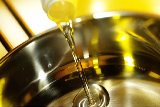 ترخیص ۱۰۰ هزار تن روغن خام منتظر ابلاغ مصوبه ستاد تنظیم بازار