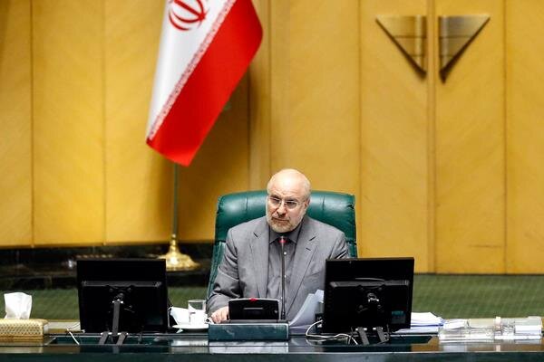 قالیباف: صنعت دفاعی ایران در آینده نزدیک به مکمل اقتصاد کشور تبدیل خواهد شد قالیباف: صنعت دفاعی ایران در آینده نزدیک به مکمل اقتصاد کشور تبدیل خواهد شد