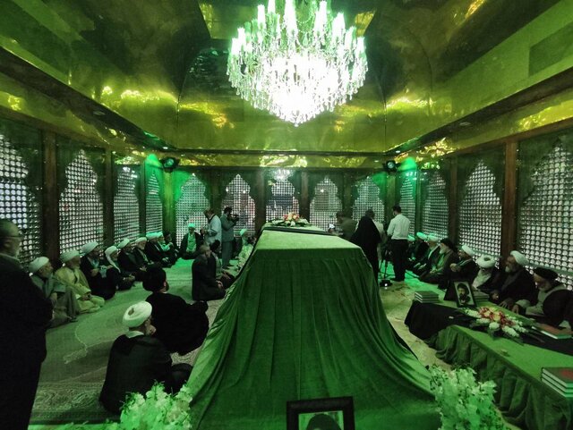 حضور اعضای مجلس خبرگان در مرقد امام خمینی(ره) حضور اعضای مجلس خبرگان در مرقد امام خمینی(ره)