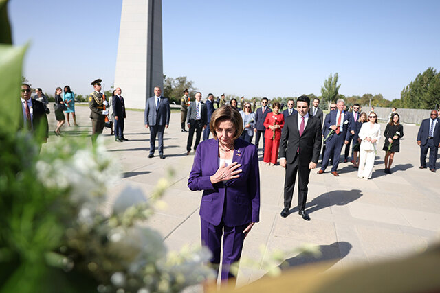 پلوسی، جمهوری آذربایجان را محکوم کرد پلوسی، جمهوری آذربایجان را محکوم کرد