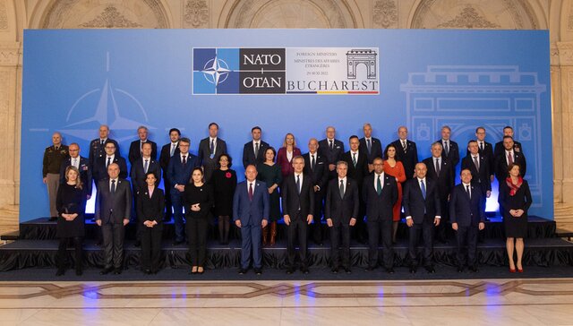 بیانیه اولین روز نشست وزیران خارجه ناتو با تاکید بر حمایت تمام‌عیار از اوکراین