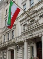 انتقاد به تهدید مراجعان به سفارت ایران در لندن