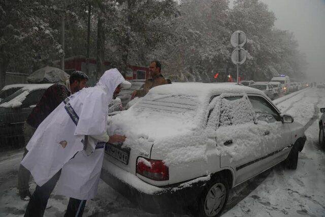 «بارش سنگین برف» در تهران/ احتمال یخبندان و لغزندگی مسیرها