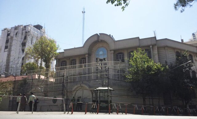 بازدید هیات فنی عربستان از ساختمان سفارت این کشور در تهران بازدید هیات فنی عربستان از ساختمان سفارت این کشور در تهران